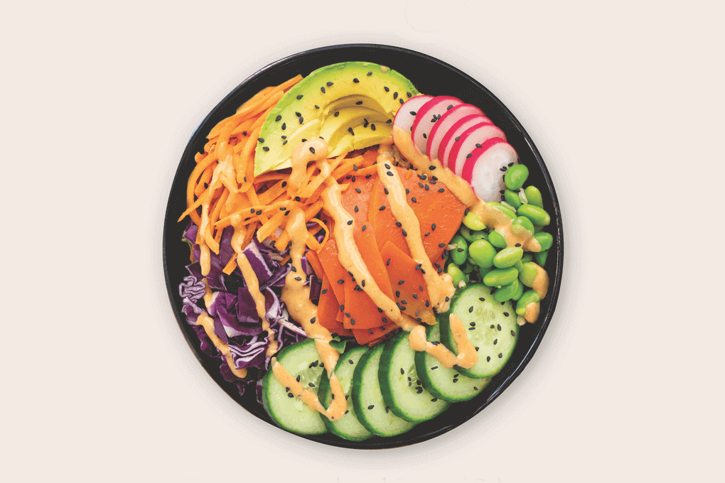 Copper Branch’s Poke Bowl LTO sees a colorful arrangement of plant-based “smoked salmon,” cucumber, radish, brown rice, avocado, edamame, carrot, cabbage, aïoli and General Tso’s sauce.