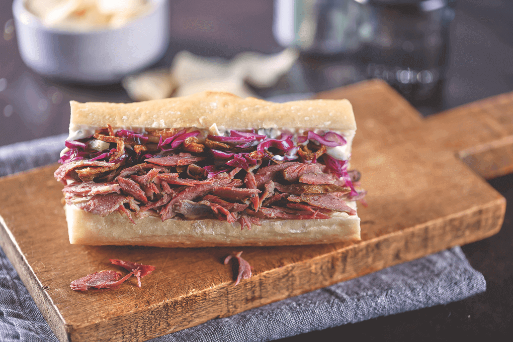 A spicy pepperoncini aïoli and a crunchy fennel and red cabbage slaw bring signature flavor touches to this deli sandwich. Smoke’NFast Beef Brisket make it an easy add for operators.