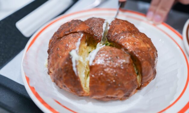<span class="entry-title-primary">Rip, Tear and Pull-Apart Breads</span> <span class="entry-subtitle">Menuing four fun, interactive styles</span>